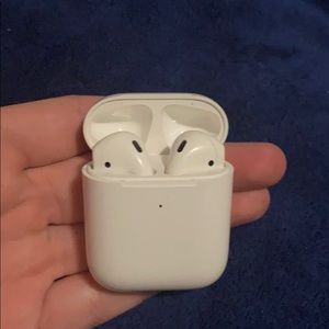Apple AirPods Gen 2